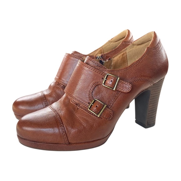 Clarks Shoes Women's Size M Brown Leather Heeled Boots Strap